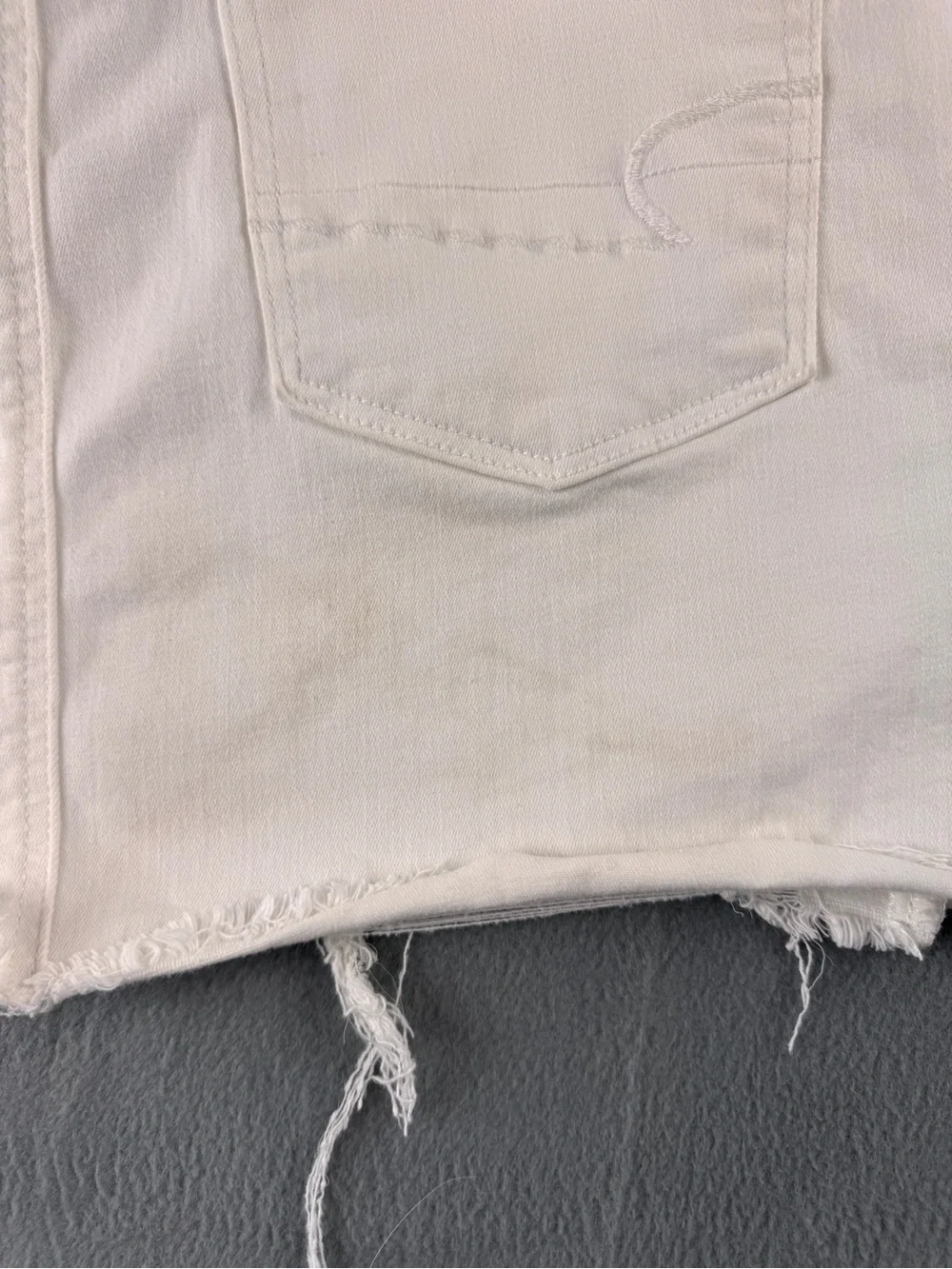 American‎ Eagle Next Level Stretch White Distressed Denim Mini Skirt Women's 10